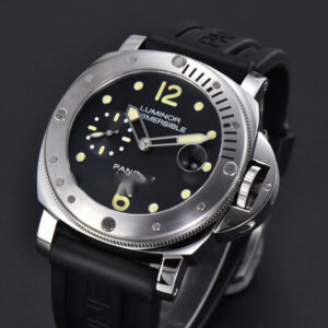 PAM1024 Luminor Submersible 44mm VSF Black Dial Rubber Strap - Image 2