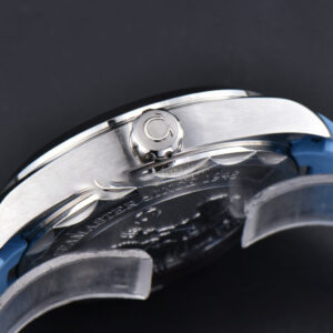 Aqua Terra 150m GMT Worldtimer 43mm VSF Ice Blue Dial Light Blue Rubber Strap A8938 - Image 10