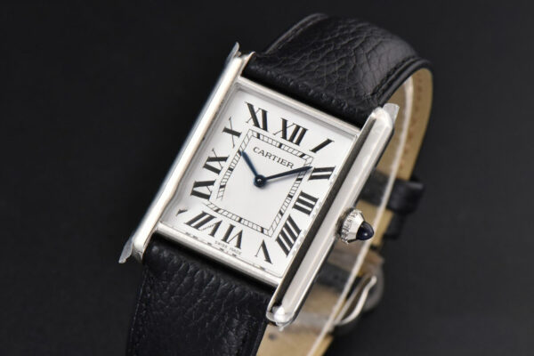 Tank Must Large 33.7×25.5mm K11F White Dial Black Litchi Grained Strap Quartz