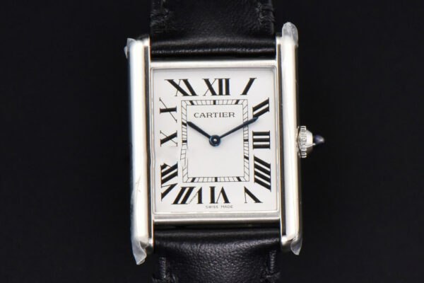Tank Must Large 33.7×25.5mm K11F White Dial Smooth Black Strap Quartz