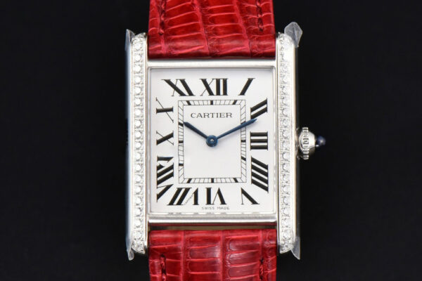 Tank Must Large 33.7×25.5mm Diamond K11F White Dial Red Croc Strap Quartz