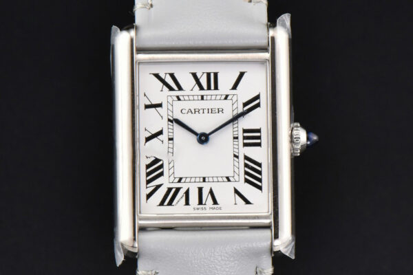 Tank Must Large 33.7×25.5mm K11F White Dial Gray Smooth Calf Strap Quartz