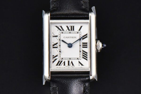 Tank Must Large 33.7×25.5mm K11F White Dial Black Smooth Strap Quartz