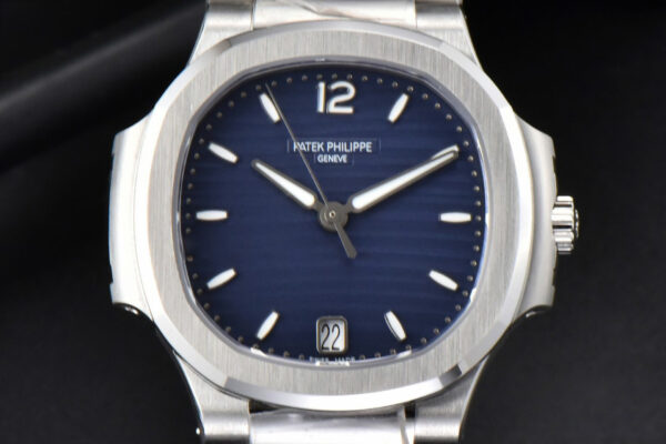 Nautilus 7118 Ladies 3KF 35MM Blue Dial SS Bracelet A324