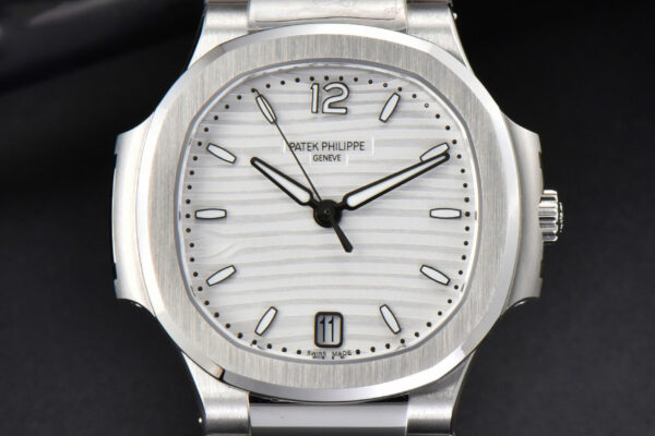 Nautilus 7118 Ladies 3KF 35MM White Dial SS Bracelet A324