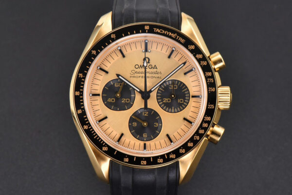 Speedmaster Moonwatch 42.5mm V6SF YG Dial Black Rubber Strap Manual Chrono