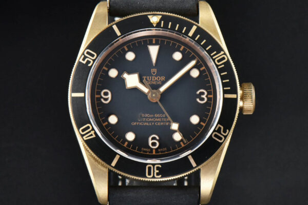 Heritage Black Bay Bronze Gray 43MM XF RG Black Dial Leather Strap A5612 V3