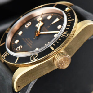 Heritage Black Bay Bronze Gray 43MM XF RG Black Dial Leather Strap A5612 V3 - Image 3