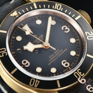 Heritage Black Bay Bronze Gray 43MM XF RG Black Dial Leather Strap A5612 V3 - Image 4