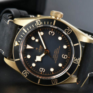 Heritage Black Bay Bronze Gray 43MM XF RG Black Dial Leather Strap A5612 V3 - Image 5