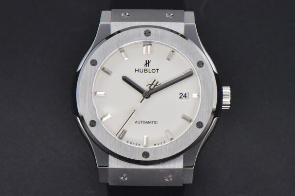 Classic Fusion 42mm SS JJ+F White Dial Black Rubber Strap A1110