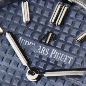 Royal Oak Ladies 33mm 8F Blue Dial SS Bracelet Swiss Quartz - Image 21