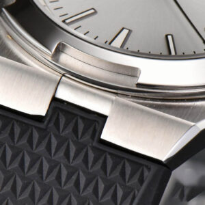 Overseas 4500V 41mm ZF White Dial Black Rubber Strap A5100 - Image 6