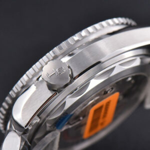 Planet Ocean 600m 43.5mm VSF Black Dial 1/4 Orange Bezel SS Bracelet A8900 - Image 7