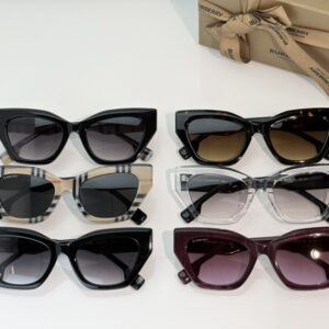 BURBERRY (BE4299) - Image 2