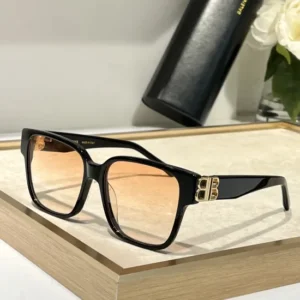 Balenciaga (BB0104)