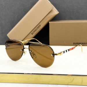 BURBERRY (B 3166)