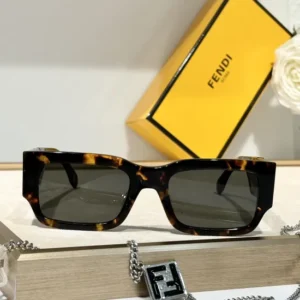 FENDI (FE40131I) - Image 2