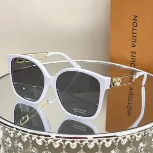 LOUIS VUITTON (Z1846) - Image 5