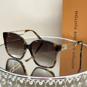 LOUIS VUITTON (Z1846)