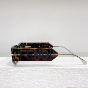 FENDI (FE40120I) - Image 3