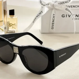GIVENCHY (GV400024U) - Image 4