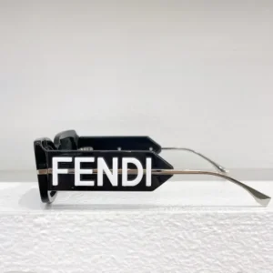 FENDI (FE40133I) - Image 4