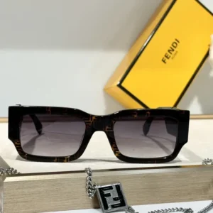 FENDI (FE40131I)