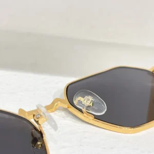 PRADA (PR 180VS) - Image 4