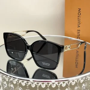 LOUIS VUITTON (Z1846)