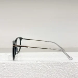 PRADA (PR 105YS)