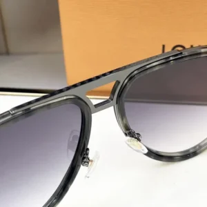 LOUIS VUITTON (Z2001U) - Image 2