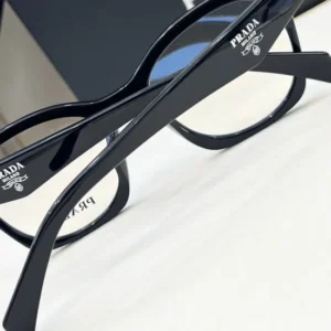 PRADA (PR A06V)