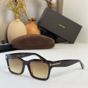 TOM FORD