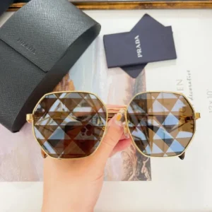 PRADA (PR 2401Y)